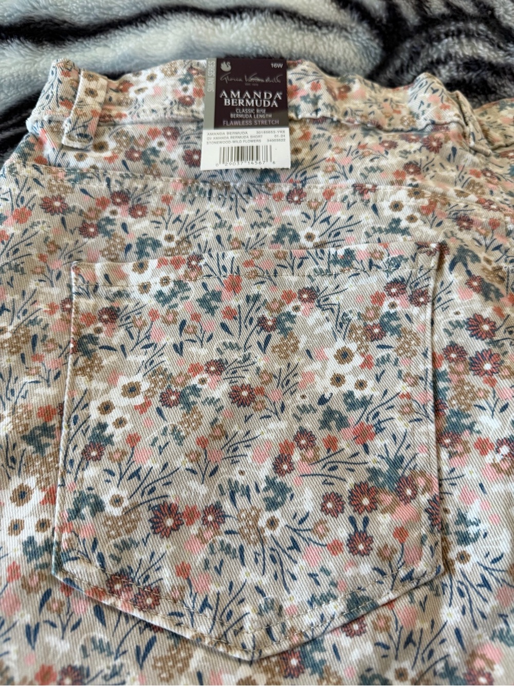 Gloria Vanderbilt Amanda Bermuda Shorts Women’s 16W Floral Stretch NWT - Picture 6 of 11
